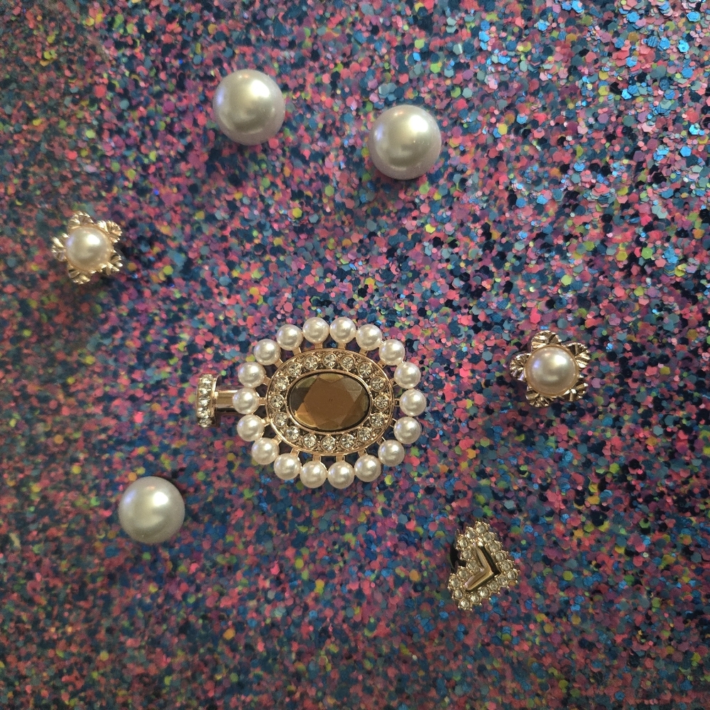 Jibbitz Gold Pearls Rhinestones Show Charms